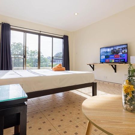 Club22 Kamala Suites, Kamala Beach Exteriör bild