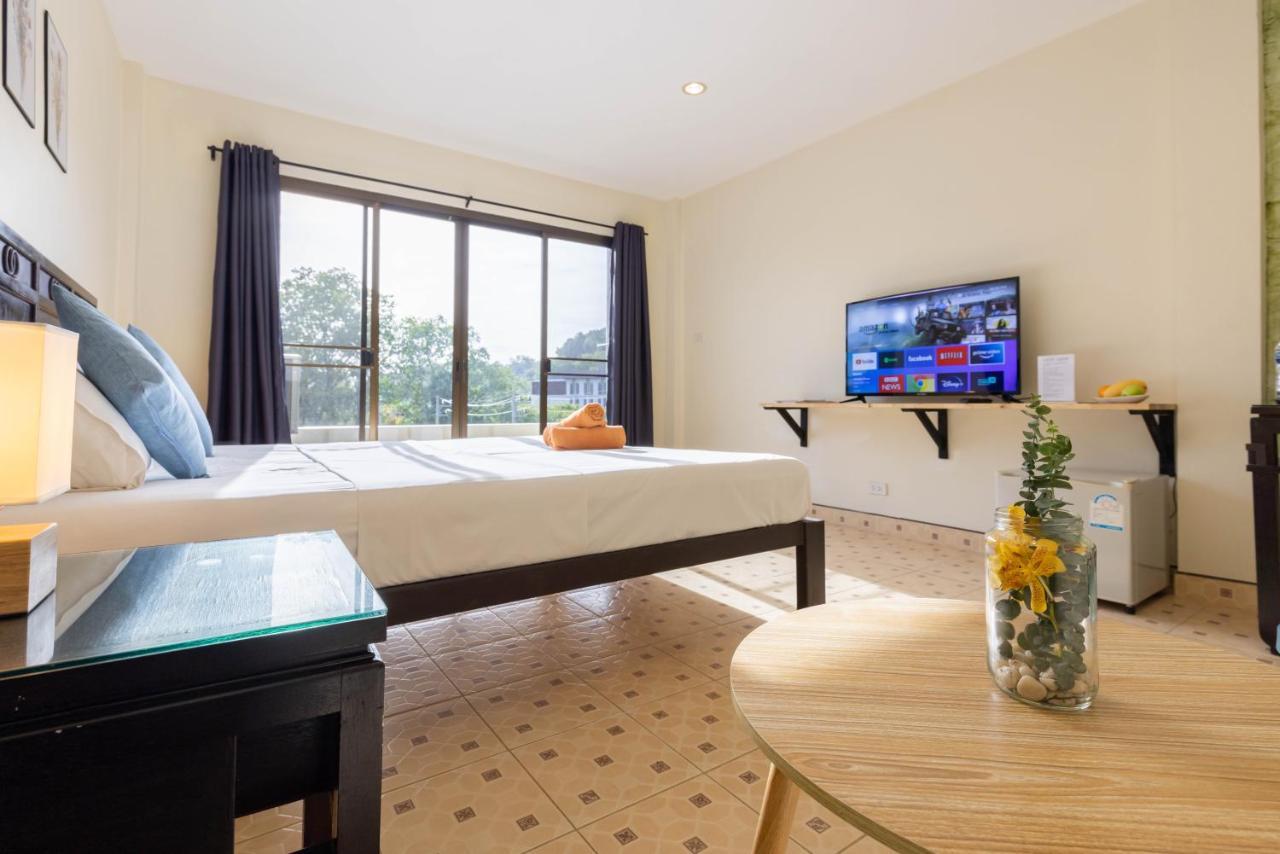 Club22 Kamala Suites, Kamala Beach Exteriör bild