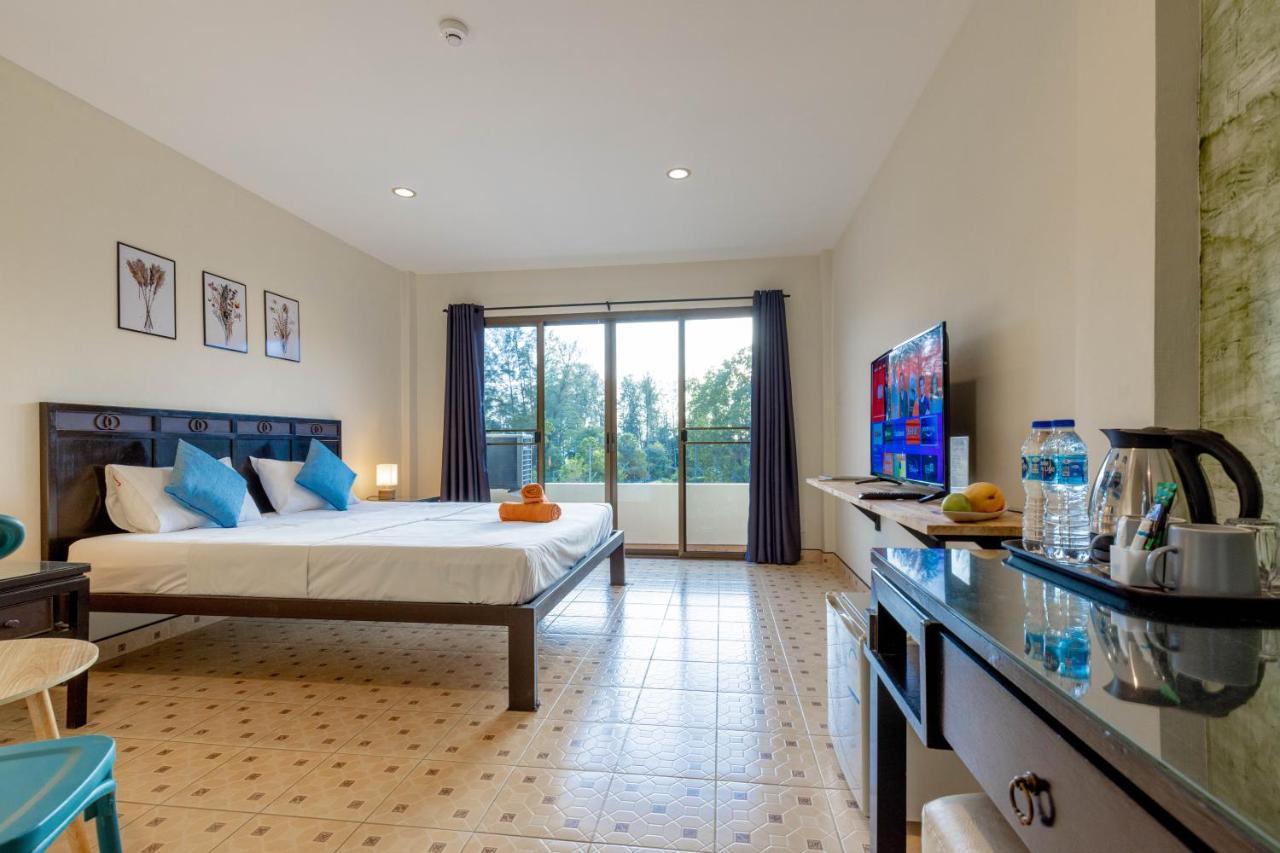 Club22 Kamala Suites, Kamala Beach Exteriör bild