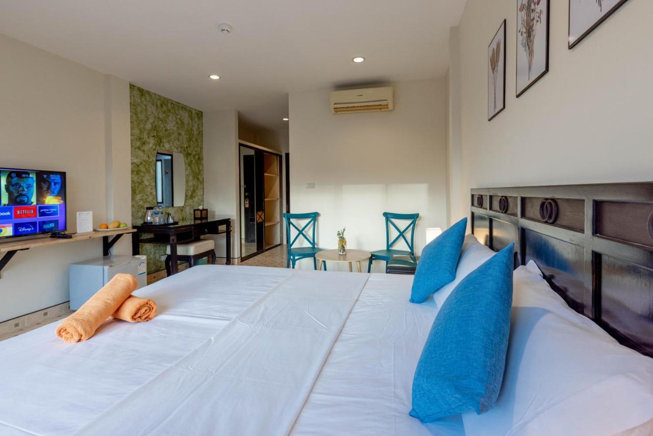 Club22 Kamala Suites, Kamala Beach Exteriör bild