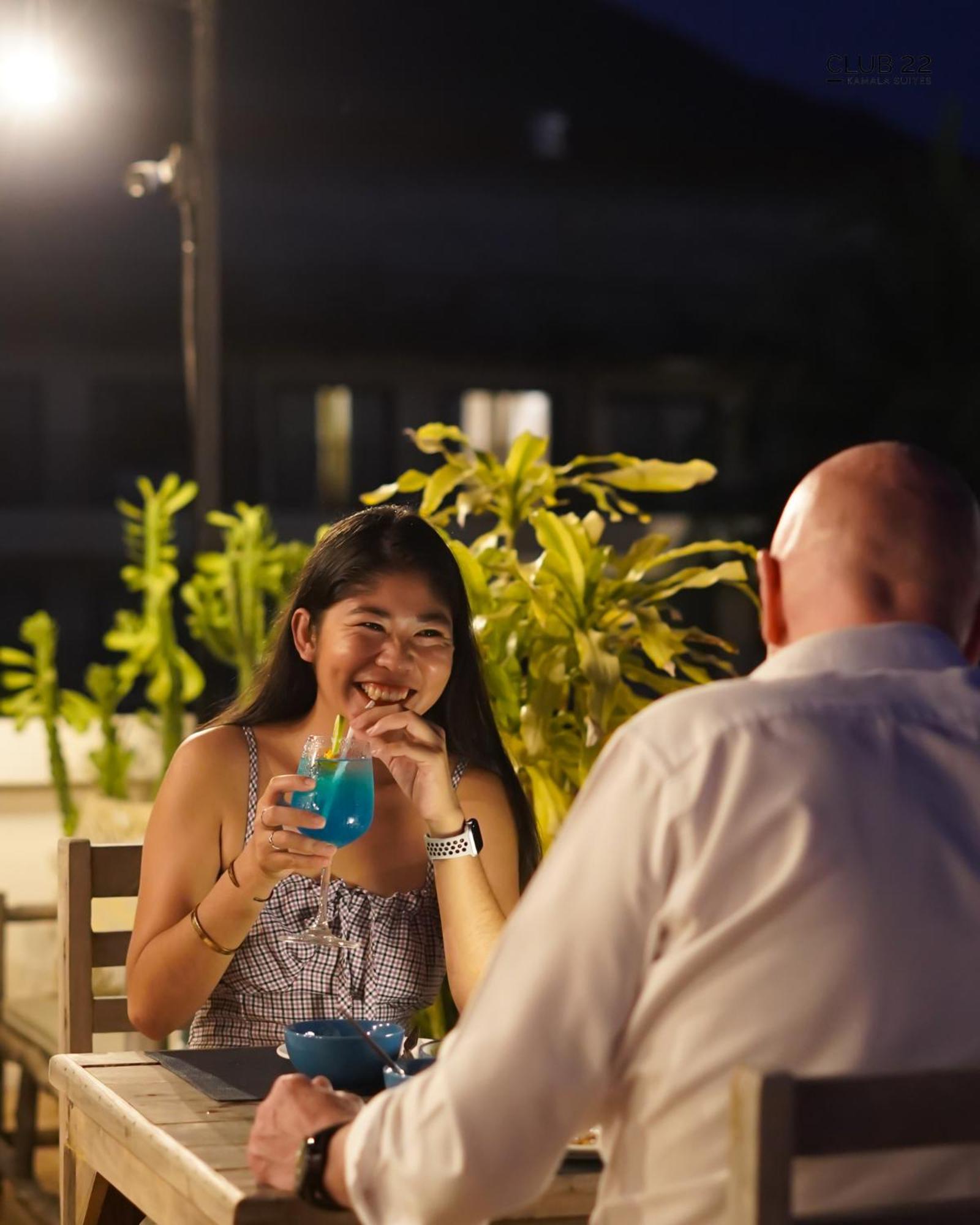 Club22 Kamala Suites, Kamala Beach Exteriör bild