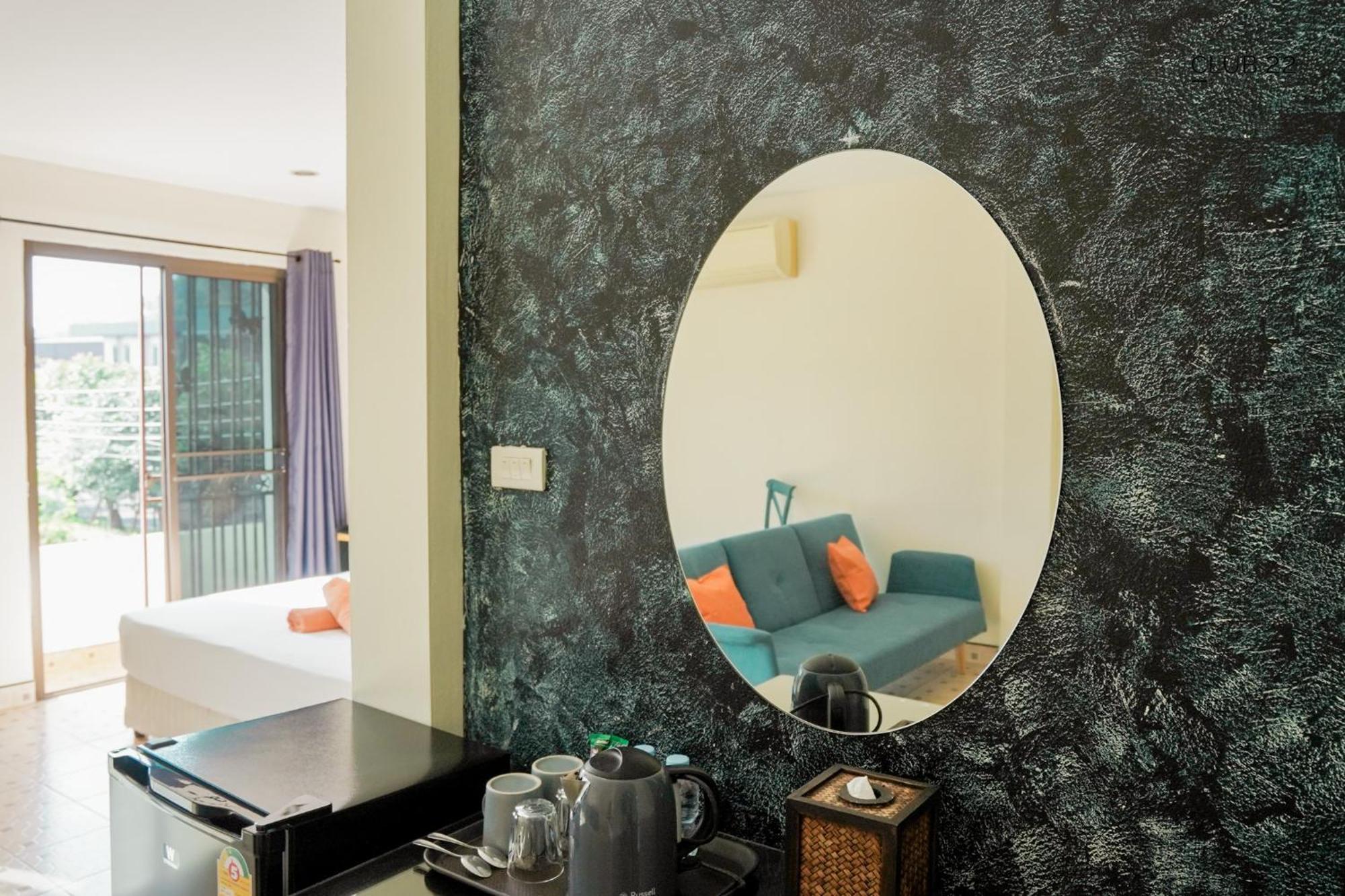 Club22 Kamala Suites, Kamala Beach Exteriör bild